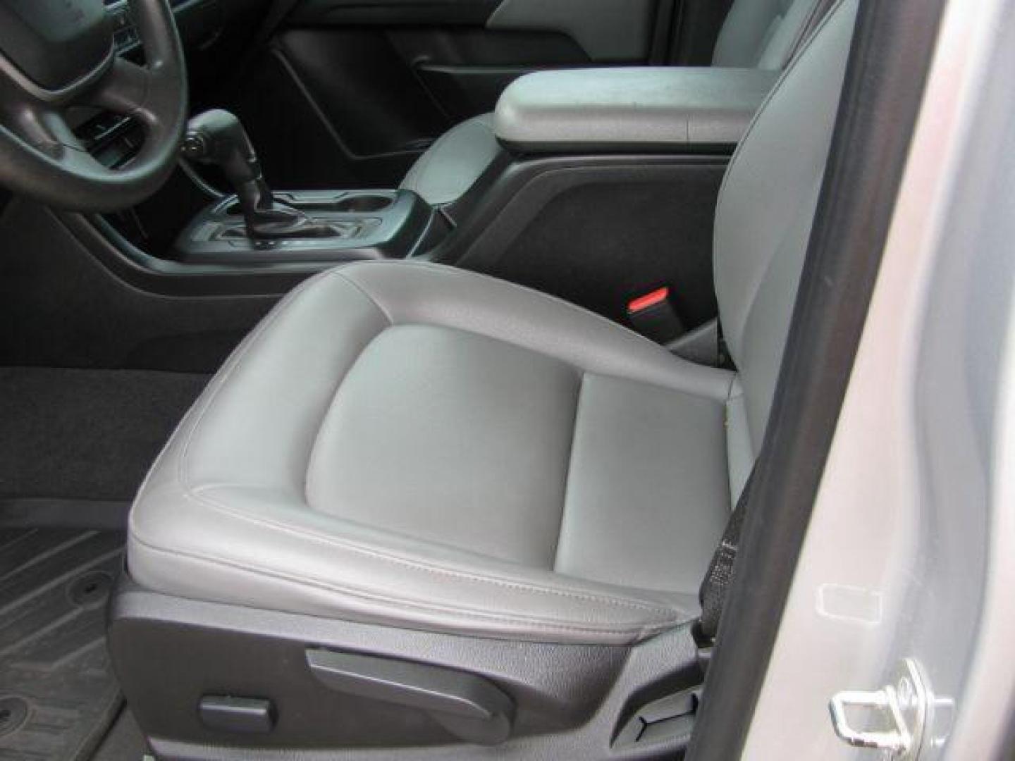 2019 Silver Chevrolet Colorado WT (1GCGSBEAXK1) with an 2.5L I-4 gasoline direct injection engine, Automatic transmission, located at 2443 Albert Pike, Hot Springs, AR, 71913, (501) 623-6255, 34.492222, -93.109993 - Photo#9