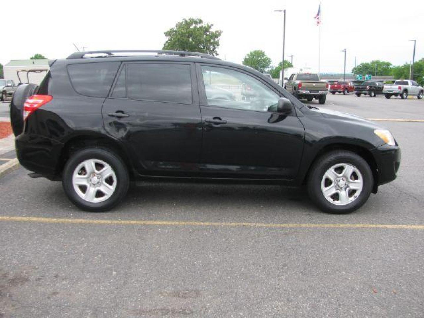 2009 Black Toyota RAV4 Base (2T3ZF33VX9W) with an 2.5L engine, Automatic transmission, located at 2443 Albert Pike, Hot Springs, AR, 71913, (501) 623-6255, 34.492222, -93.109993 - Photo#4