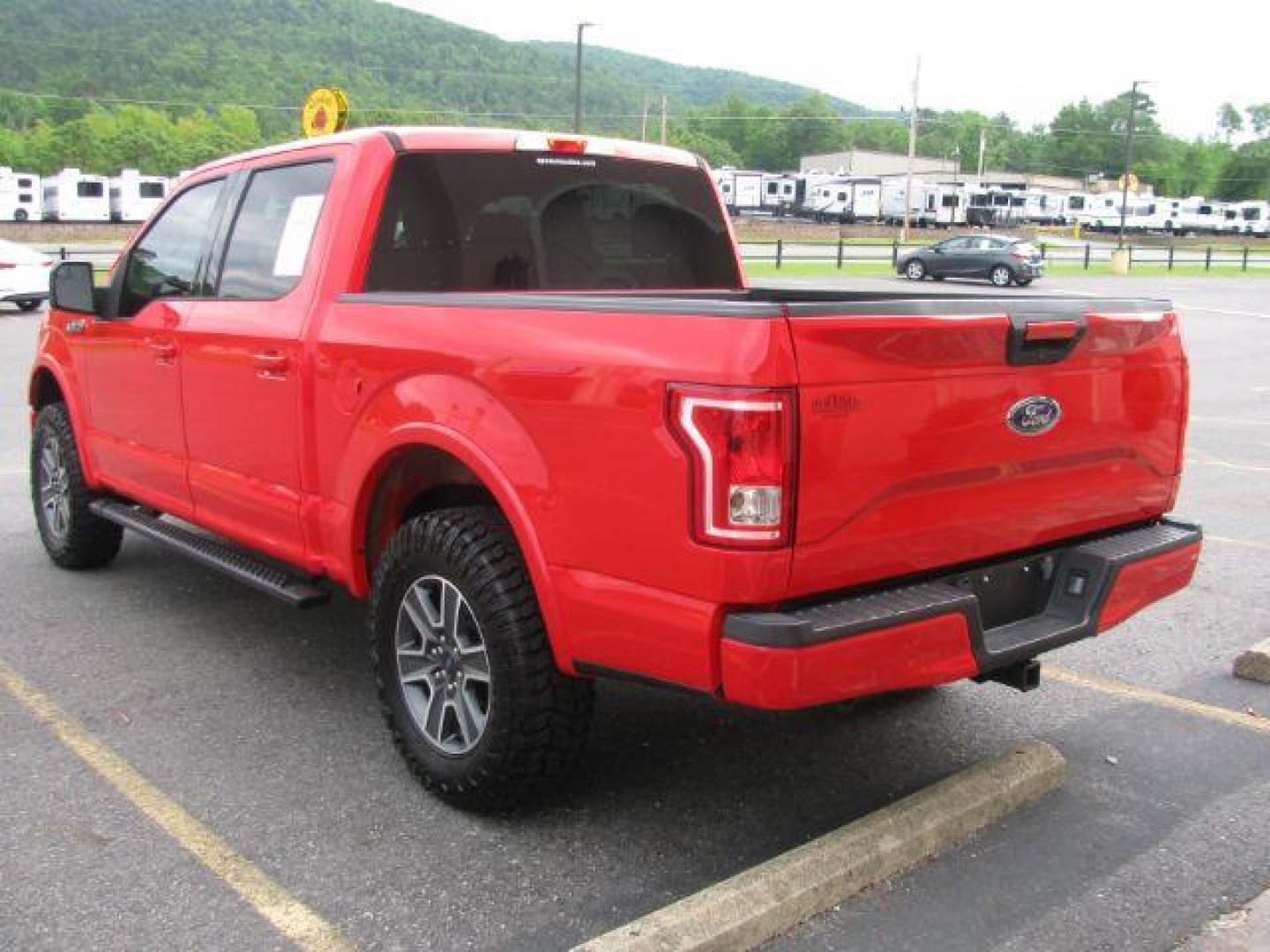 2016 Red Ford F-150 XLT (1FTEW1EP2GK) with an EcoBoost 2.7L V-6 gasoline direct injection engine, Automatic transmission, located at 2443 Albert Pike, Hot Springs, AR, 71913, (501) 623-6255, 34.492222, -93.109993 - Photo#2