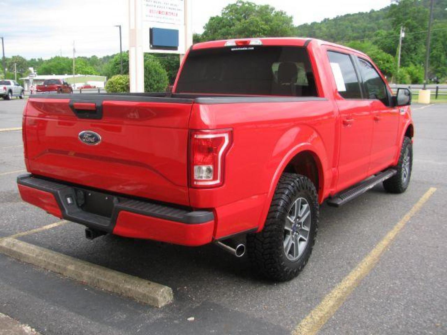 2016 Red Ford F-150 XLT (1FTEW1EP2GK) with an EcoBoost 2.7L V-6 gasoline direct injection engine, Automatic transmission, located at 2443 Albert Pike, Hot Springs, AR, 71913, (501) 623-6255, 34.492222, -93.109993 - Photo#4