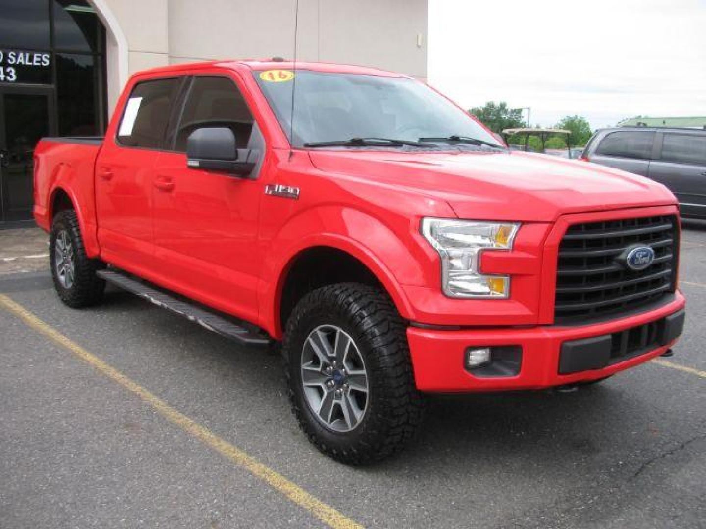 2016 Red Ford F-150 XLT (1FTEW1EP2GK) with an EcoBoost 2.7L V-6 gasoline direct injection engine, Automatic transmission, located at 2443 Albert Pike, Hot Springs, AR, 71913, (501) 623-6255, 34.492222, -93.109993 - Photo#6
