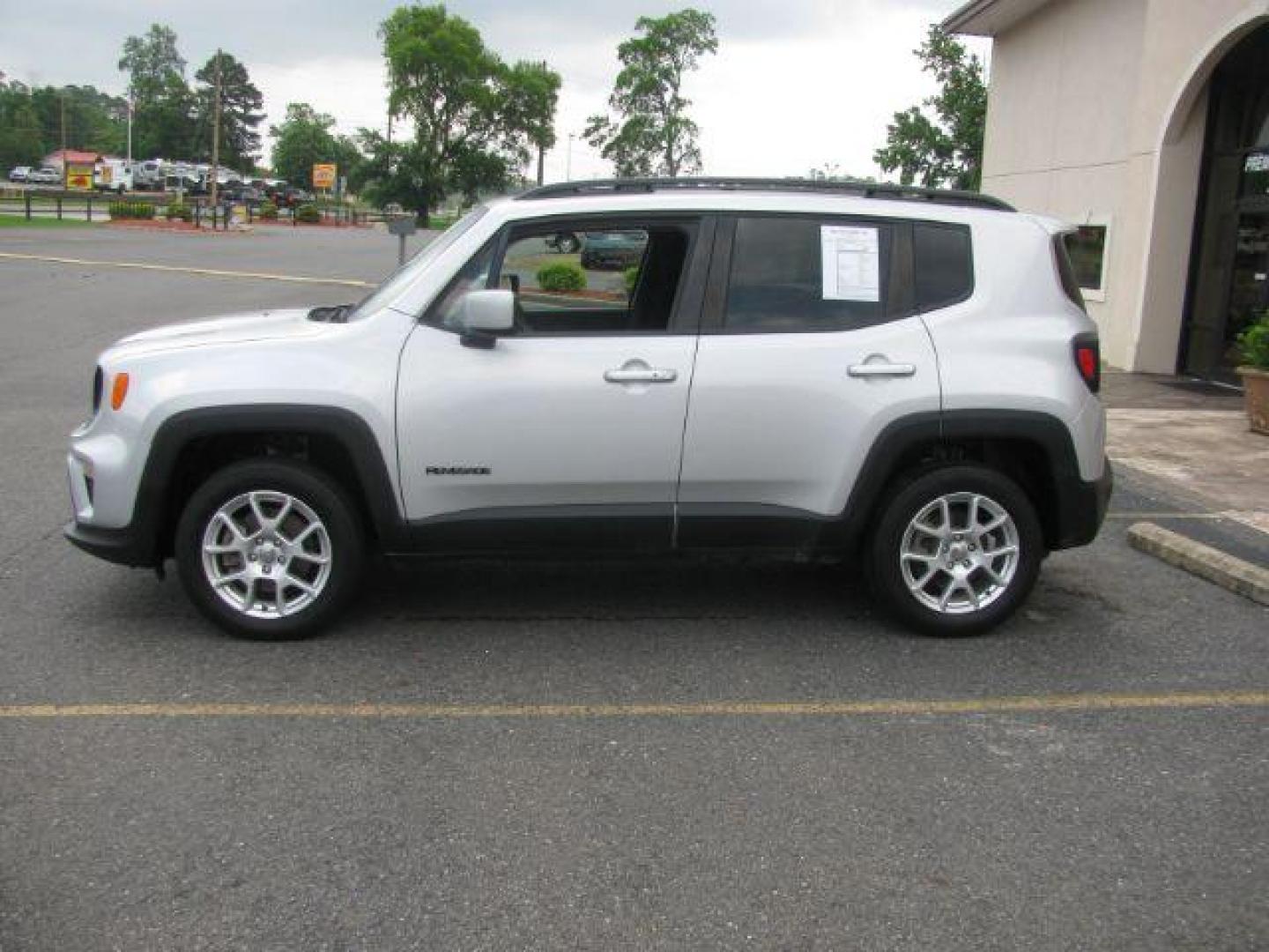 2020 Silver Jeep Renegade Latitude 4X4 (ZACNJBBB5LP) with an Tigershark MultiAir 2.4L I-4 variable valve contro engine, Automatic transmission, located at 2443 Albert Pike, Hot Springs, AR, 71913, (501) 623-6255, 34.492222, -93.109993 - Photo#1