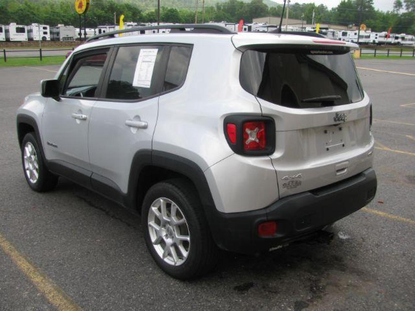 2020 Silver Jeep Renegade Latitude 4X4 (ZACNJBBB5LP) with an Tigershark MultiAir 2.4L I-4 variable valve contro engine, Automatic transmission, located at 2443 Albert Pike, Hot Springs, AR, 71913, (501) 623-6255, 34.492222, -93.109993 - Photo#2