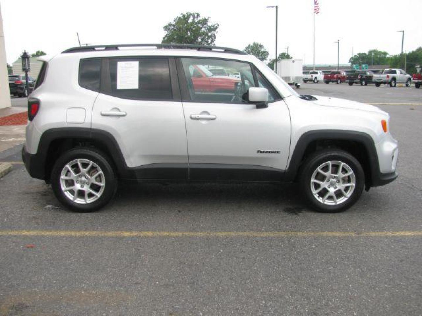 2020 Silver Jeep Renegade Latitude 4X4 (ZACNJBBB5LP) with an Tigershark MultiAir 2.4L I-4 variable valve contro engine, Automatic transmission, located at 2443 Albert Pike, Hot Springs, AR, 71913, (501) 623-6255, 34.492222, -93.109993 - Photo#4
