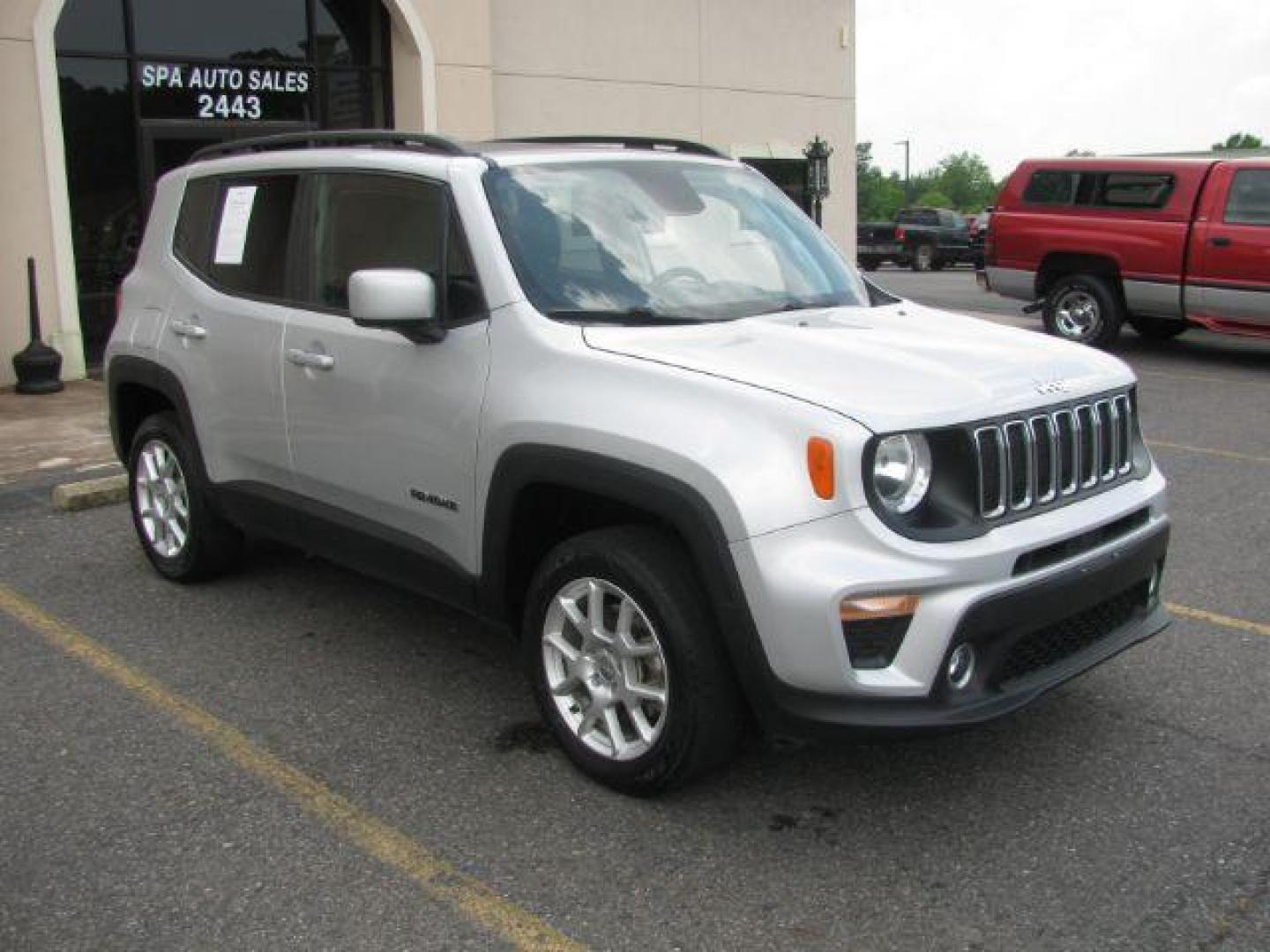 2020 Silver Jeep Renegade Latitude 4X4 (ZACNJBBB5LP) with an Tigershark MultiAir 2.4L I-4 variable valve contro engine, Automatic transmission, located at 2443 Albert Pike, Hot Springs, AR, 71913, (501) 623-6255, 34.492222, -93.109993 - Photo#5