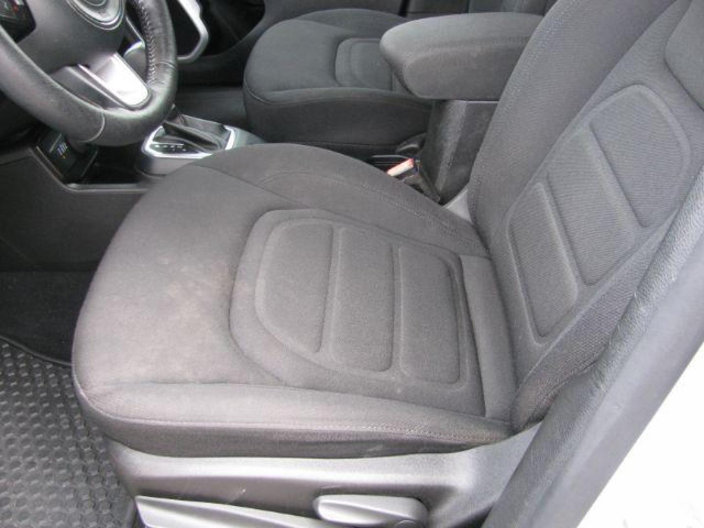 2020 Silver Jeep Renegade Latitude 4X4 (ZACNJBBB5LP) with an Tigershark MultiAir 2.4L I-4 variable valve contro engine, Automatic transmission, located at 2443 Albert Pike, Hot Springs, AR, 71913, (501) 623-6255, 34.492222, -93.109993 - Photo#8