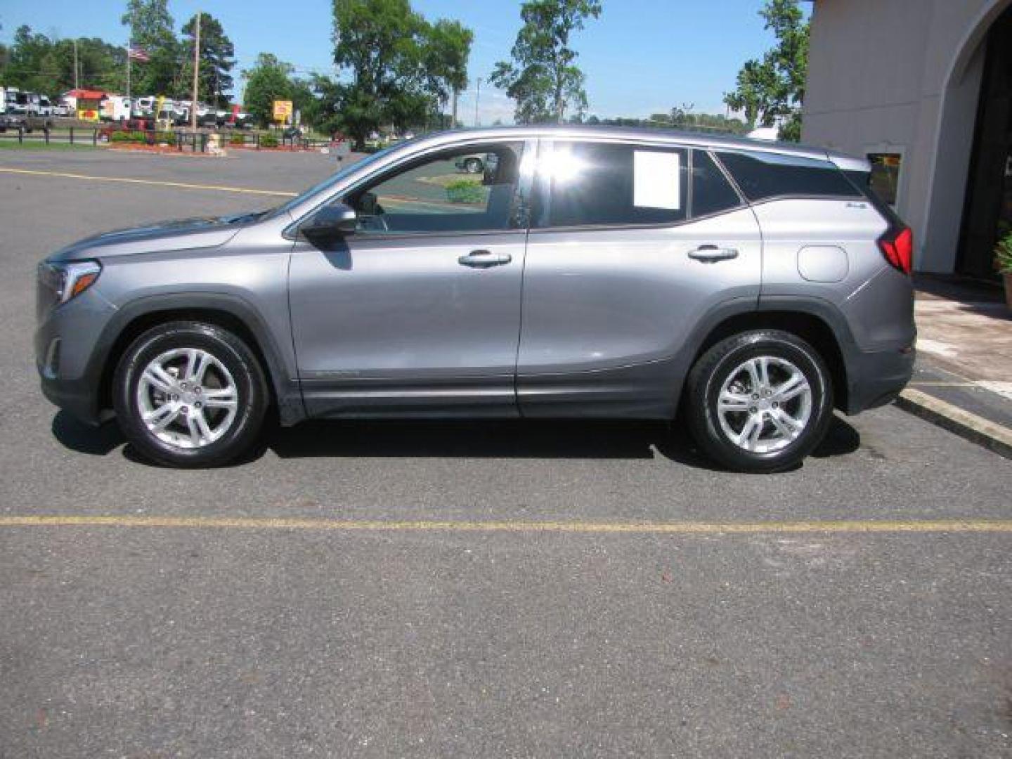 2018 Gray GMC Terrain SLE (3GKALMEV2JL) with an 1.5L I-4 gasoline direct injection engine, Automatic transmission, located at 2443 Albert Pike, Hot Springs, AR, 71913, (501) 623-6255, 34.492222, -93.109993 - Photo#1
