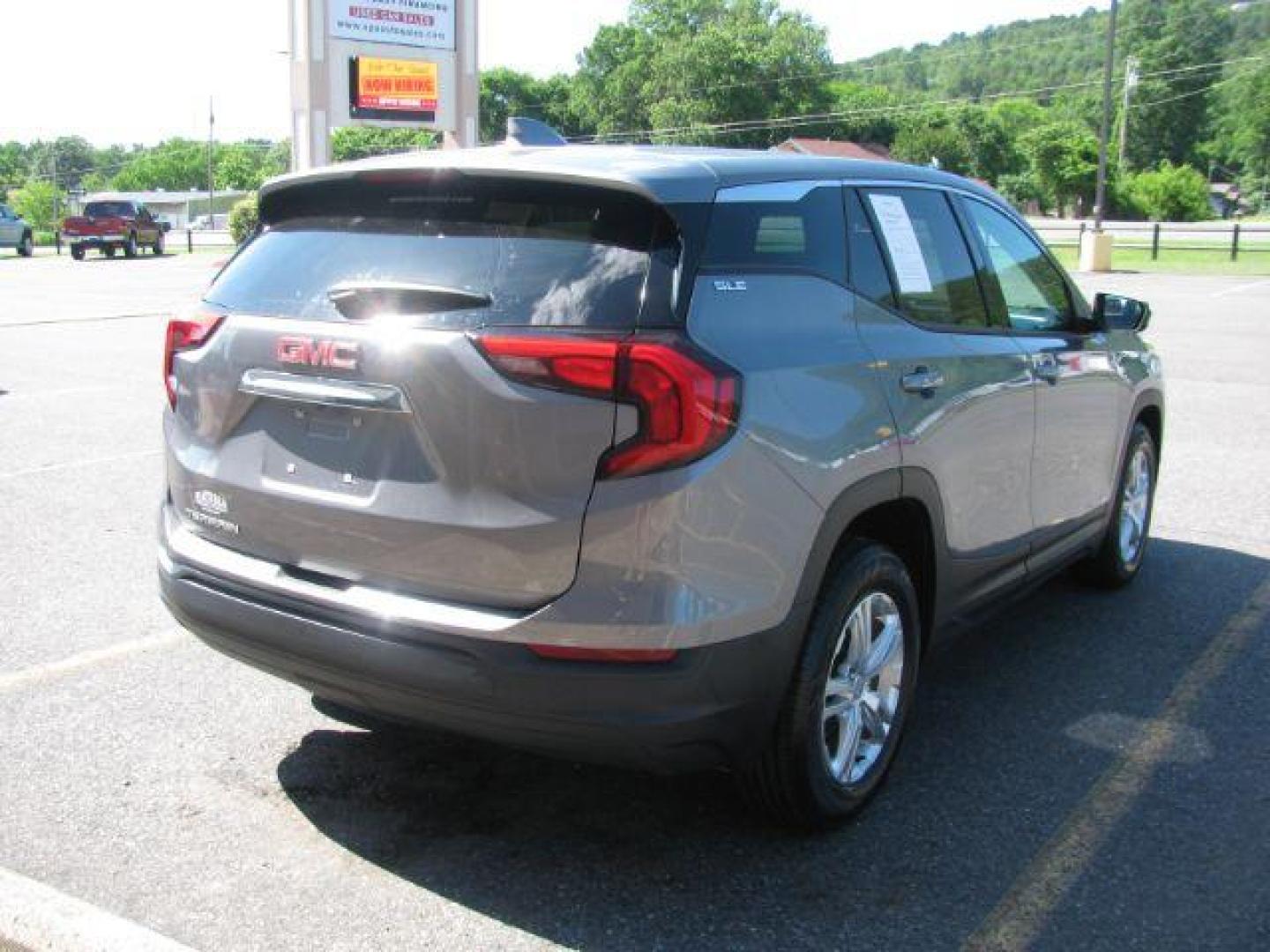 2018 Gray GMC Terrain SLE (3GKALMEV2JL) with an 1.5L I-4 gasoline direct injection engine, Automatic transmission, located at 2443 Albert Pike, Hot Springs, AR, 71913, (501) 623-6255, 34.492222, -93.109993 - Photo#3