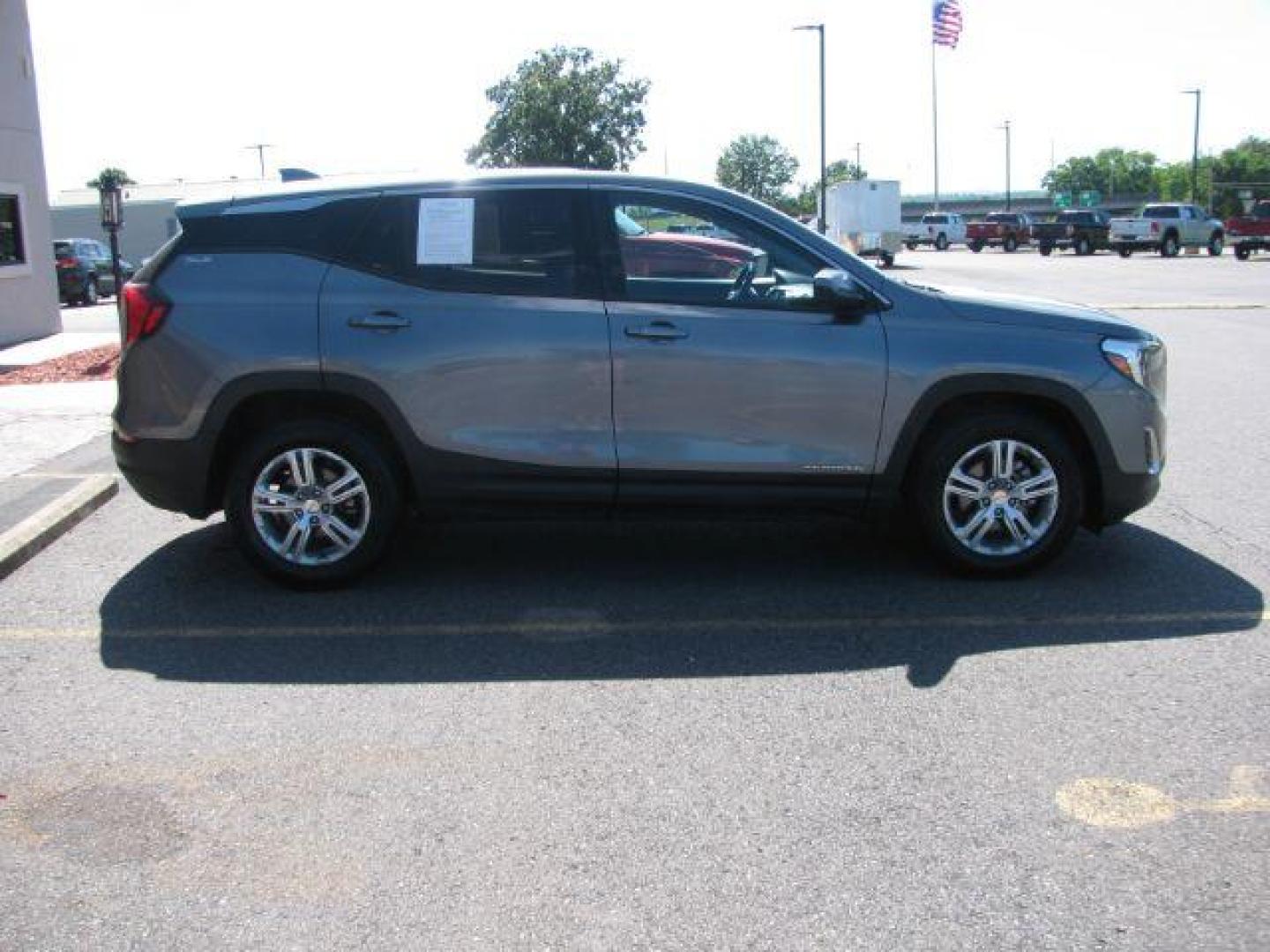 2018 Gray GMC Terrain SLE (3GKALMEV2JL) with an 1.5L I-4 gasoline direct injection engine, Automatic transmission, located at 2443 Albert Pike, Hot Springs, AR, 71913, (501) 623-6255, 34.492222, -93.109993 - Photo#4