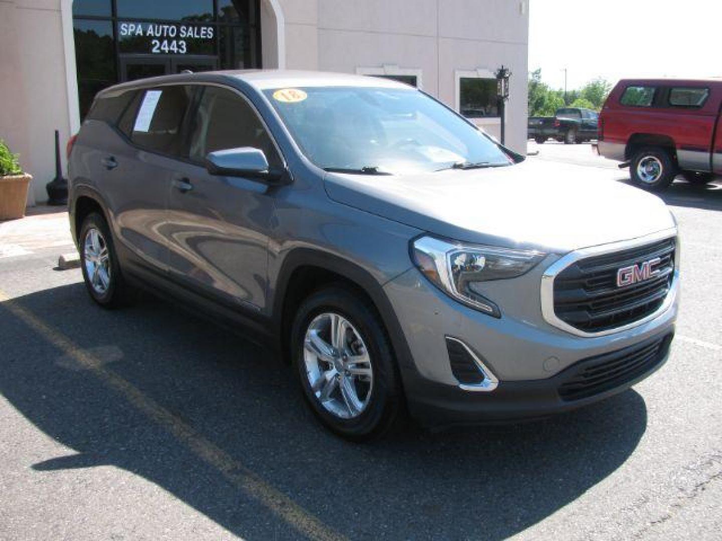 2018 Gray GMC Terrain SLE (3GKALMEV2JL) with an 1.5L I-4 gasoline direct injection engine, Automatic transmission, located at 2443 Albert Pike, Hot Springs, AR, 71913, (501) 623-6255, 34.492222, -93.109993 - Photo#5