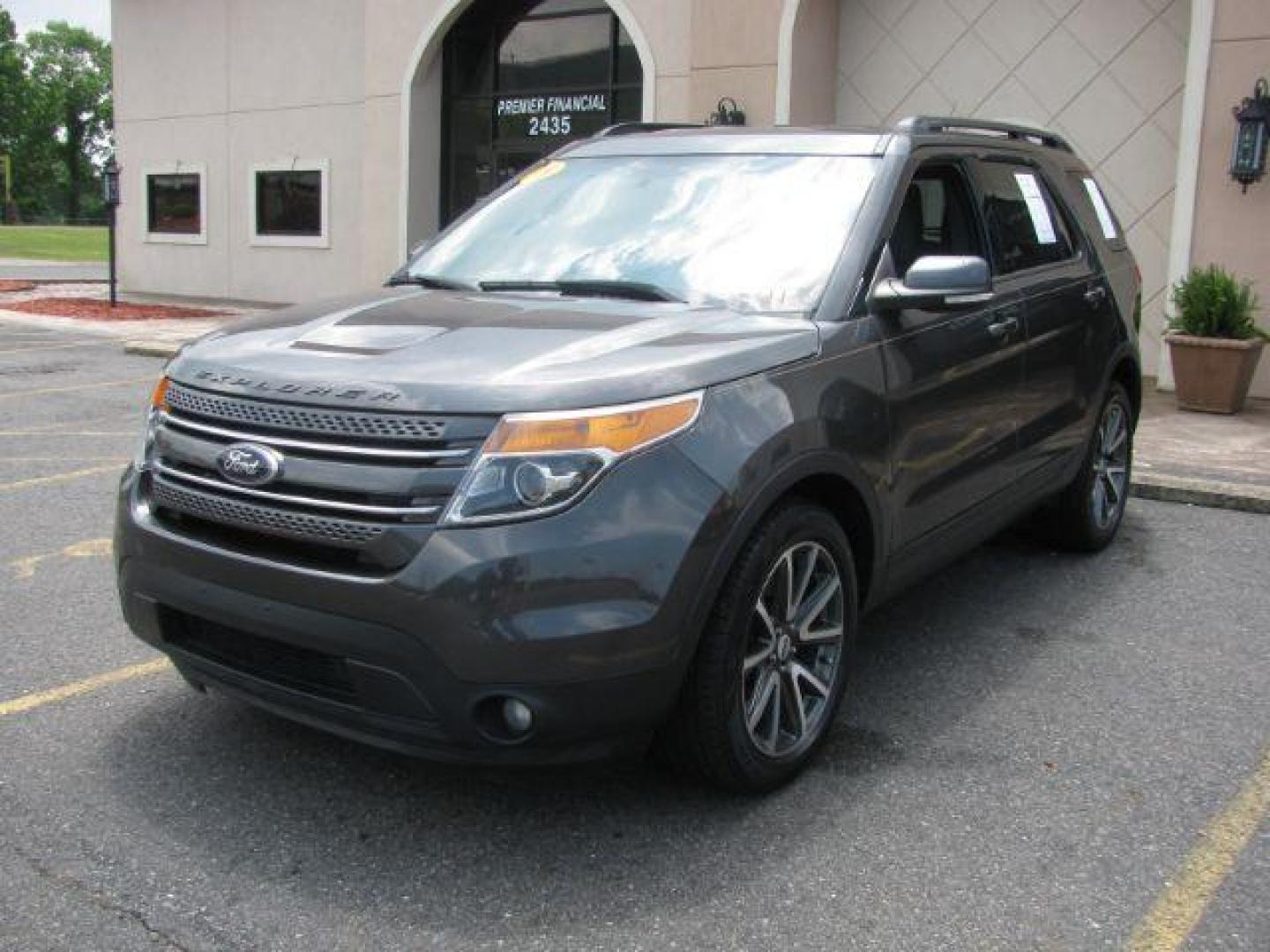 2015 Gray Ford Explorer XLT (1FM5K7D87FG) with an 3.5L engine, Automatic transmission, located at 2443 Albert Pike, Hot Springs, AR, 71913, (501) 623-6255, 34.492222, -93.109993 - Photo#0