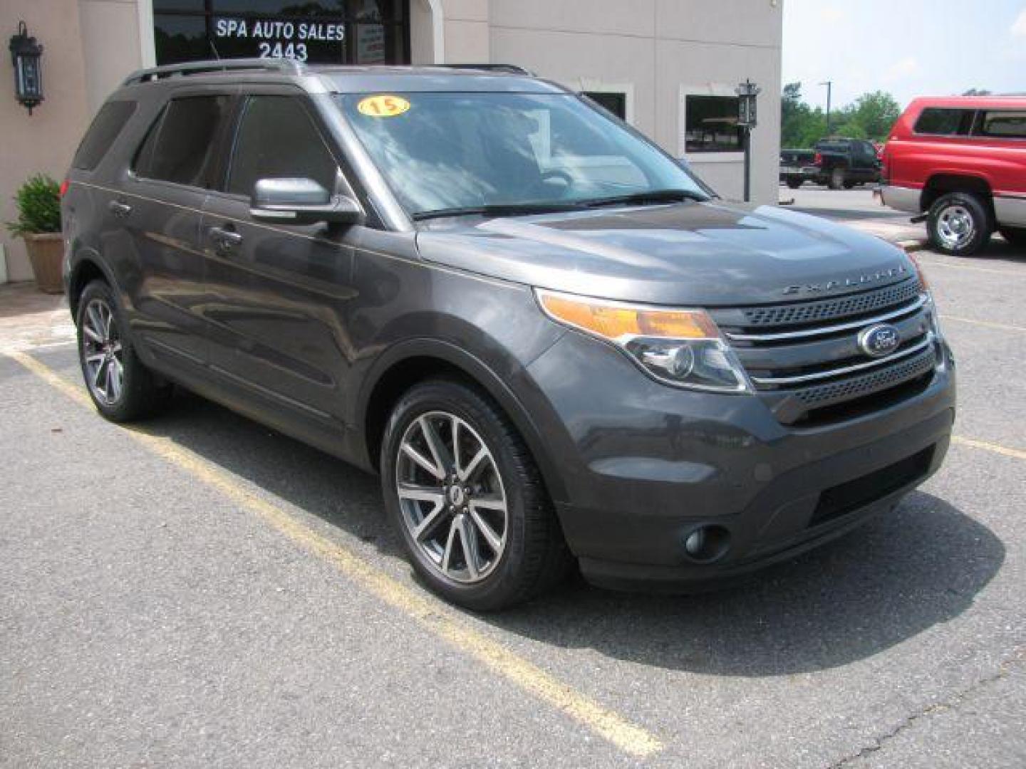 2015 Gray Ford Explorer XLT (1FM5K7D87FG) with an 3.5L engine, Automatic transmission, located at 2443 Albert Pike, Hot Springs, AR, 71913, (501) 623-6255, 34.492222, -93.109993 - Photo#5