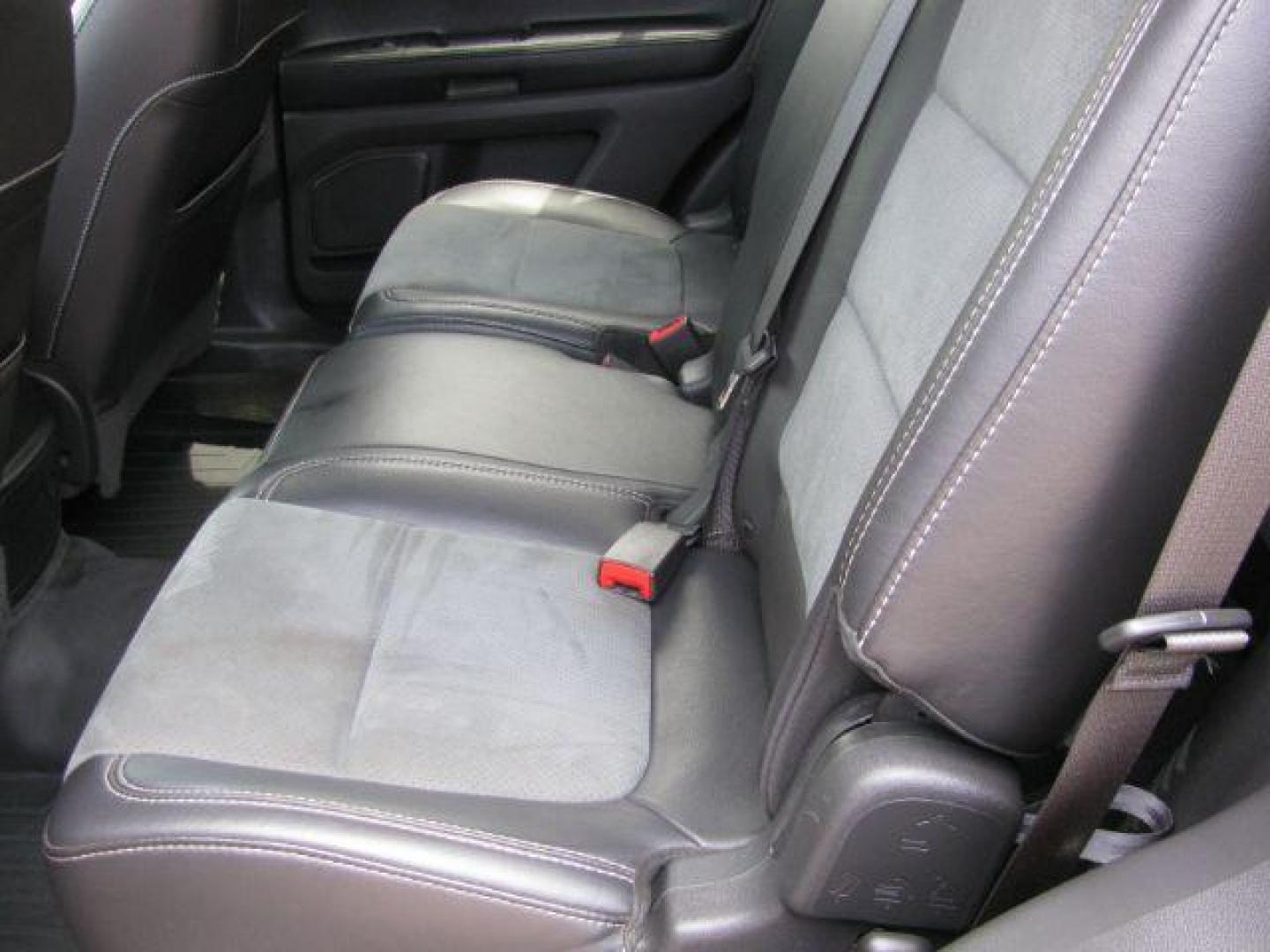 2015 Gray Ford Explorer XLT (1FM5K7D87FG) with an 3.5L engine, Automatic transmission, located at 2443 Albert Pike, Hot Springs, AR, 71913, (501) 623-6255, 34.492222, -93.109993 - Photo#7
