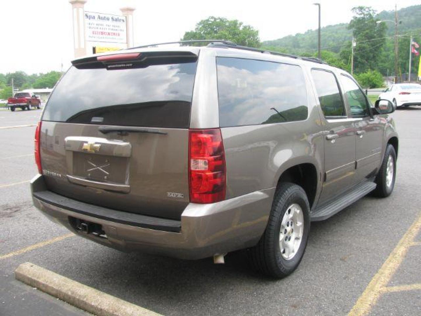 2011 Brown Chevrolet Suburban 1500 LS (1GNSCHE0XBR) with an Vortec 5.3L V-8 variable valve control engine, Automatic transmission, located at 2443 Albert Pike, Hot Springs, AR, 71913, (501) 623-6255, 34.492222, -93.109993 - Photo#3