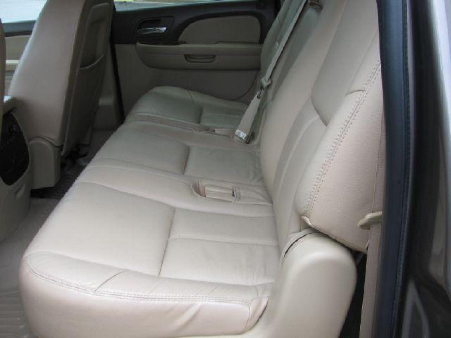 2011 Brown Chevrolet Suburban 1500 LS (1GNSCHE0XBR) with an Vortec 5.3L V-8 variable valve control engine, Automatic transmission, located at 2443 Albert Pike, Hot Springs, AR, 71913, (501) 623-6255, 34.492222, -93.109993 - Photo#7