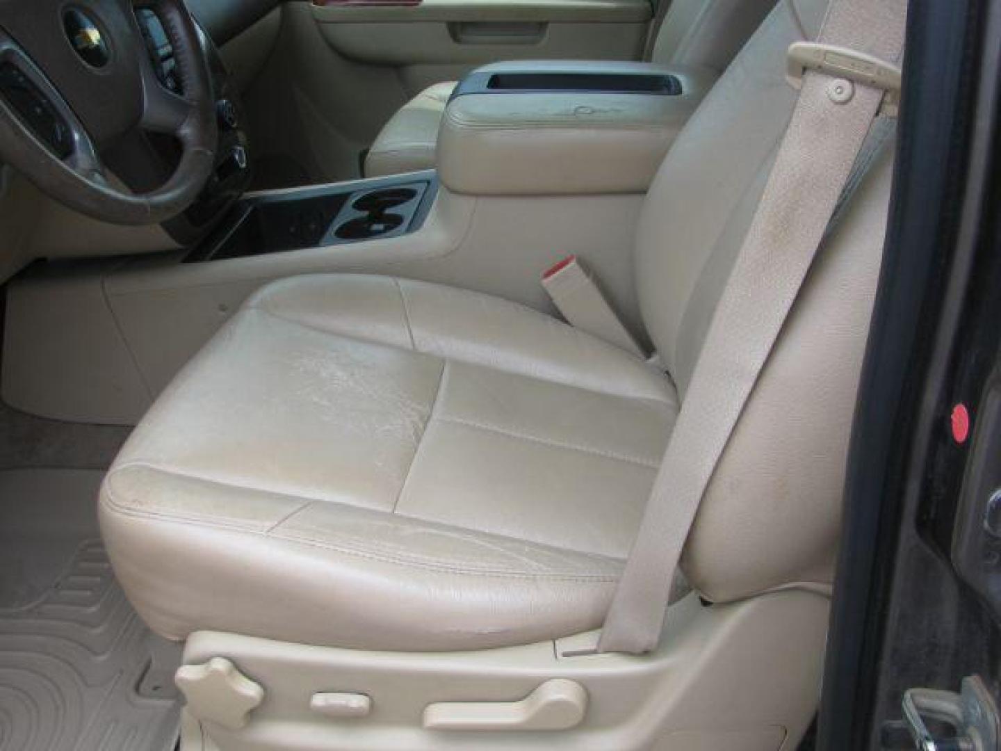 2011 Brown Chevrolet Suburban 1500 LS (1GNSCHE0XBR) with an Vortec 5.3L V-8 variable valve control engine, Automatic transmission, located at 2443 Albert Pike, Hot Springs, AR, 71913, (501) 623-6255, 34.492222, -93.109993 - Photo#8
