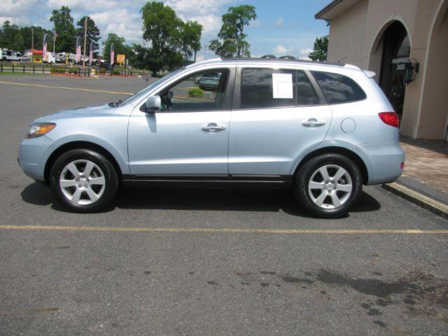 2007 Silver Hyundai Santa Fe SE | Limited (5NMSH13E27H) with an 3.3L V-6 DOHC engine, Automatic transmission, located at 2443 Albert Pike, Hot Springs, AR, 71913, (501) 623-6255, 34.492222, -93.109993 - Photo#1