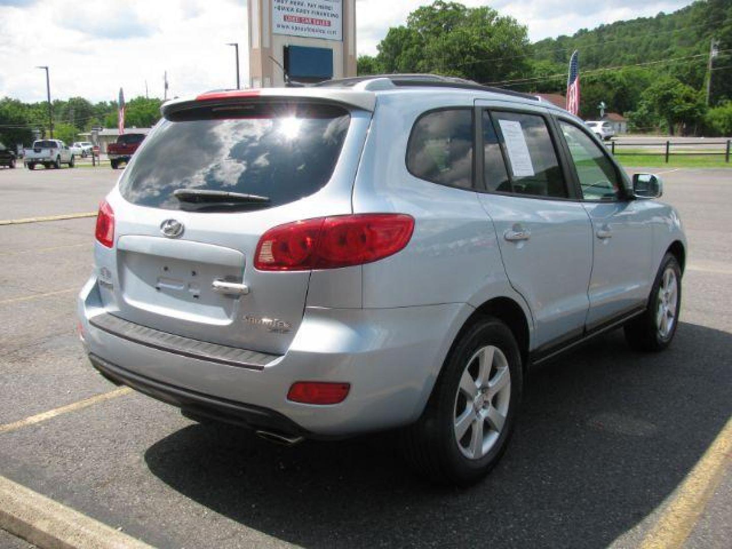 2007 Silver Hyundai Santa Fe SE | Limited (5NMSH13E27H) with an 3.3L V-6 DOHC engine, Automatic transmission, located at 2443 Albert Pike, Hot Springs, AR, 71913, (501) 623-6255, 34.492222, -93.109993 - Photo#3