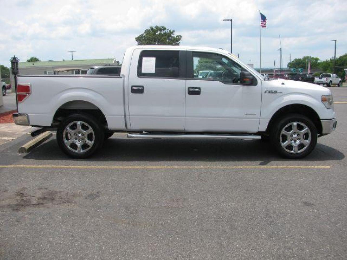 2014 White Ford F-150 XLT (1FTFW1CT7EK) with an EcoBoost 3.5L V-6 gasoline direct injection engine, Automatic transmission, located at 2443 Albert Pike, Hot Springs, AR, 71913, (501) 623-6255, 34.492222, -93.109993 - Photo#5