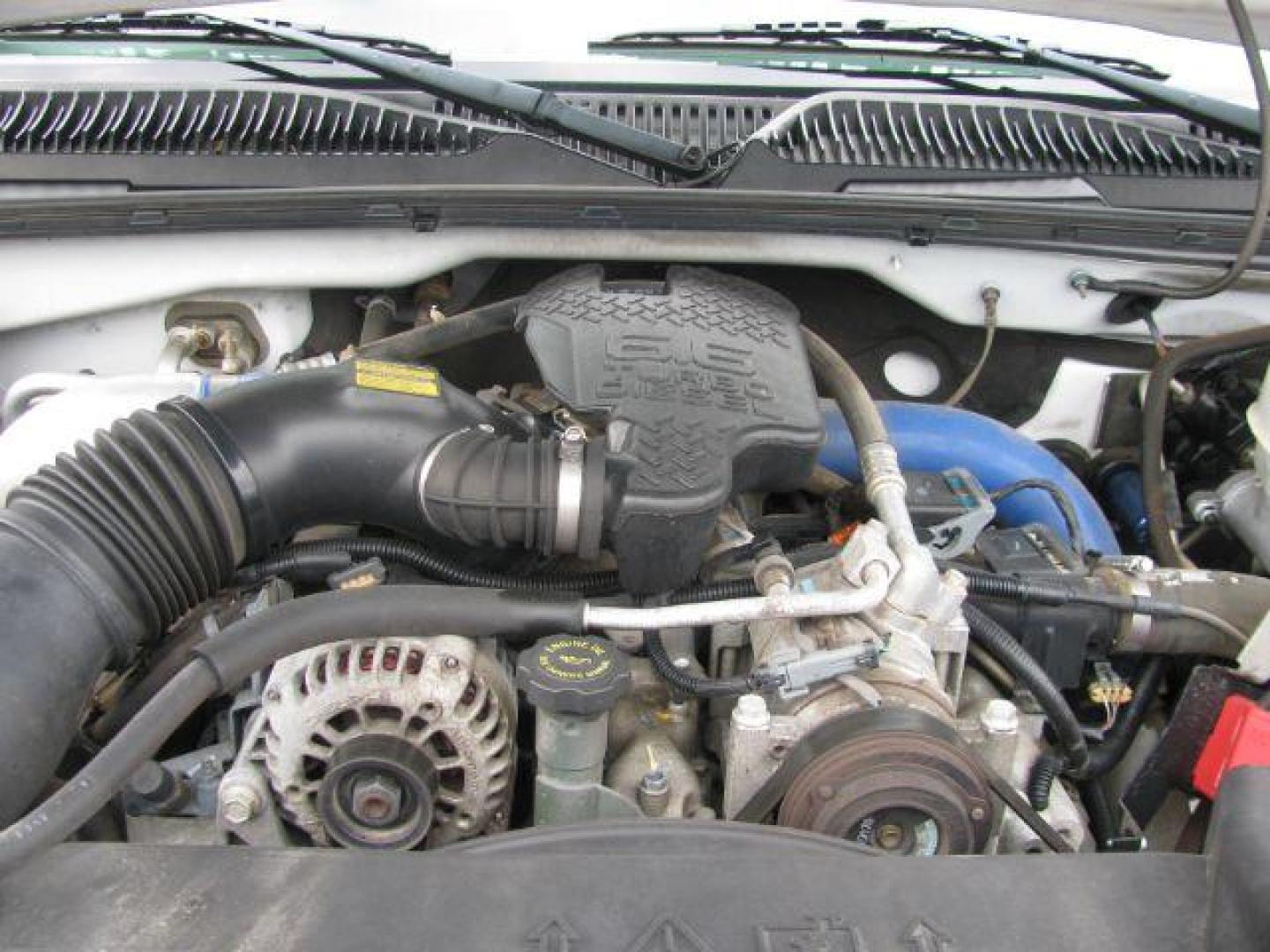2003 White Chevrolet Silverado 3500 LS (1GCJC39153E) with an Duramax 6.6L V-8 diesel direct injection engine, Automatic transmission, located at 2443 Albert Pike, Hot Springs, AR, 71913, (501) 623-6255, 34.492222, -93.109993 - Photo#12