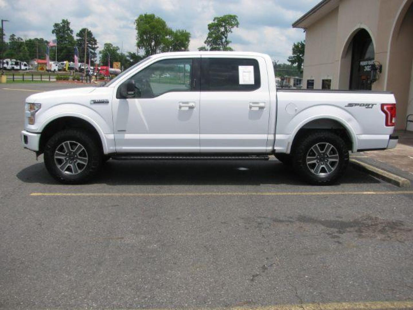 2016 White Ford F-150 XLT (1FTEW1EG9GK) with an 3.5L V-6 DOHC engine, Automatic transmission, located at 2443 Albert Pike, Hot Springs, AR, 71913, (501) 623-6255, 34.492222, -93.109993 - Photo#1