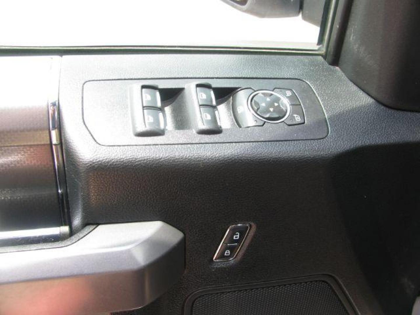 2016 White Ford F-150 XLT (1FTEW1EG9GK) with an 3.5L V-6 DOHC engine, Automatic transmission, located at 2443 Albert Pike, Hot Springs, AR, 71913, (501) 623-6255, 34.492222, -93.109993 - Photo#11