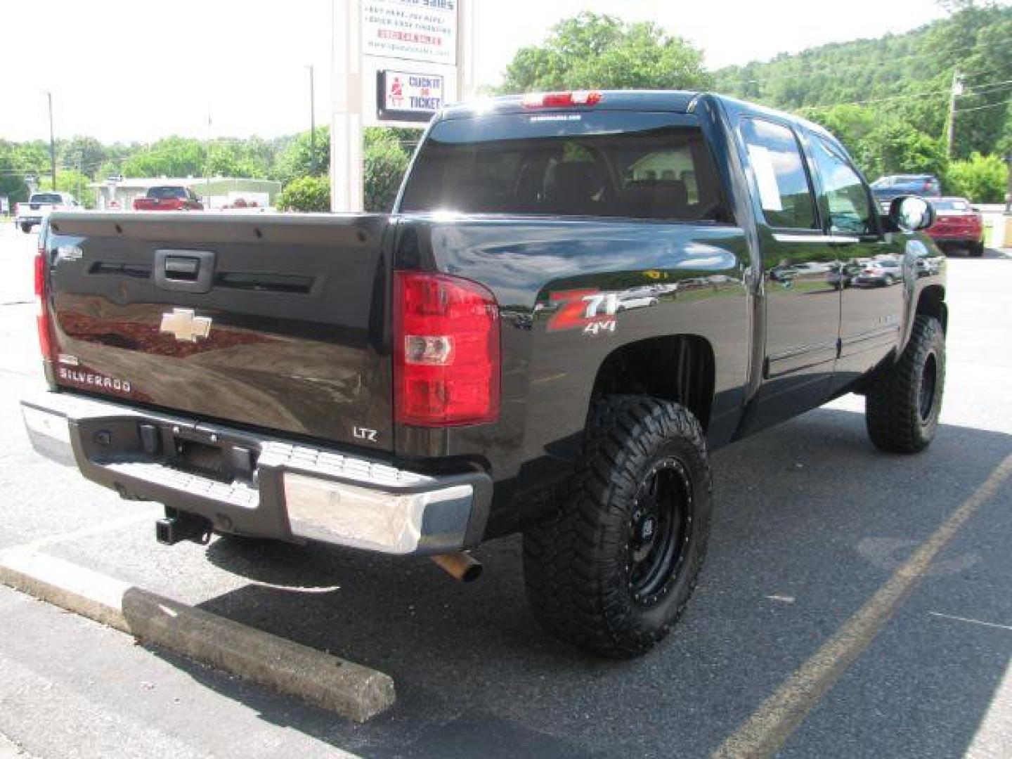 2010 Black Chevrolet Silverado 1500 LTZ (3GCRKTE32AG) with an Vortec 5.3L V-8 variable valve control engine, Automatic transmission, located at 2443 Albert Pike, Hot Springs, AR, 71913, (501) 623-6255, 34.492222, -93.109993 - Photo#4