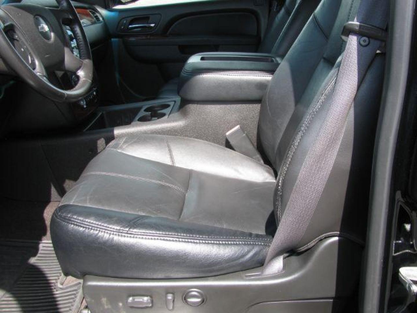 2010 Black Chevrolet Silverado 1500 LTZ (3GCRKTE32AG) with an Vortec 5.3L V-8 variable valve control engine, Automatic transmission, located at 2443 Albert Pike, Hot Springs, AR, 71913, (501) 623-6255, 34.492222, -93.109993 - Photo#9