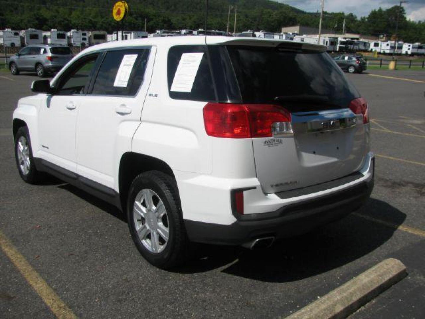 2016 White GMC Terrain SLE-1 (2GKALMEK2G6) with an ECOTEC 2.4L I-4 gasoline direct injection engine, Automatic transmission, located at 2443 Albert Pike, Hot Springs, AR, 71913, (501) 623-6255, 34.492222, -93.109993 - Photo#2