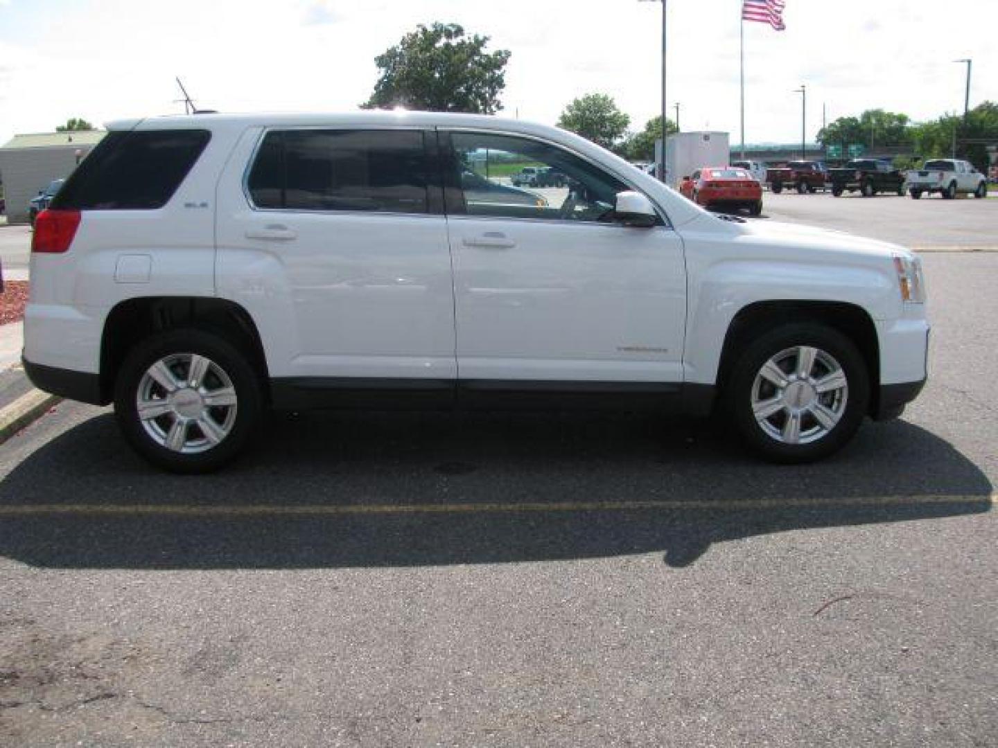 2016 White GMC Terrain SLE-1 (2GKALMEK2G6) with an ECOTEC 2.4L I-4 gasoline direct injection engine, Automatic transmission, located at 2443 Albert Pike, Hot Springs, AR, 71913, (501) 623-6255, 34.492222, -93.109993 - Photo#4