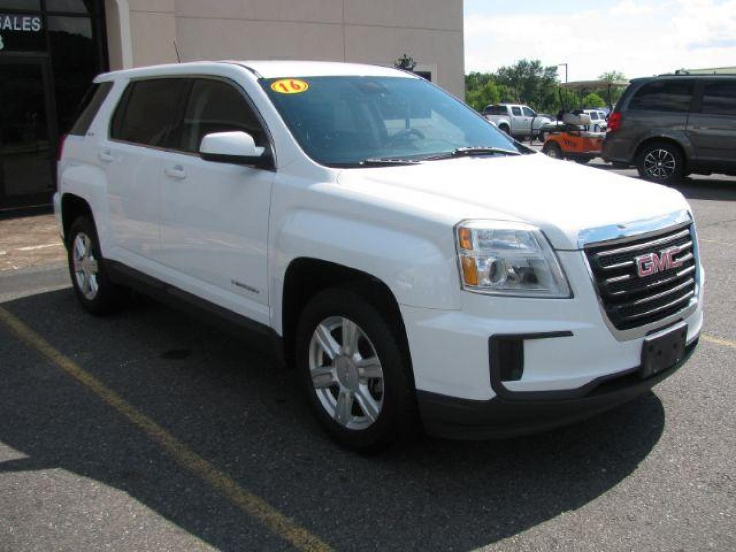 2016 White GMC Terrain SLE-1 (2GKALMEK2G6) with an ECOTEC 2.4L I-4 gasoline direct injection engine, Automatic transmission, located at 2443 Albert Pike, Hot Springs, AR, 71913, (501) 623-6255, 34.492222, -93.109993 - Photo#5