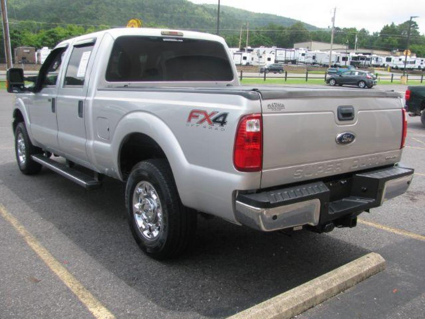 2014 Silver Ford F-250 SD XLT Crew Cab 4WD (1FT7W2B66EE) with an 6.2L V8 OHV 16V engine, 6-Speed Automatic transmission, located at 2443 Albert Pike, Hot Springs, AR, 71913, (501) 623-6255, 34.492222, -93.109993 - Photo#2