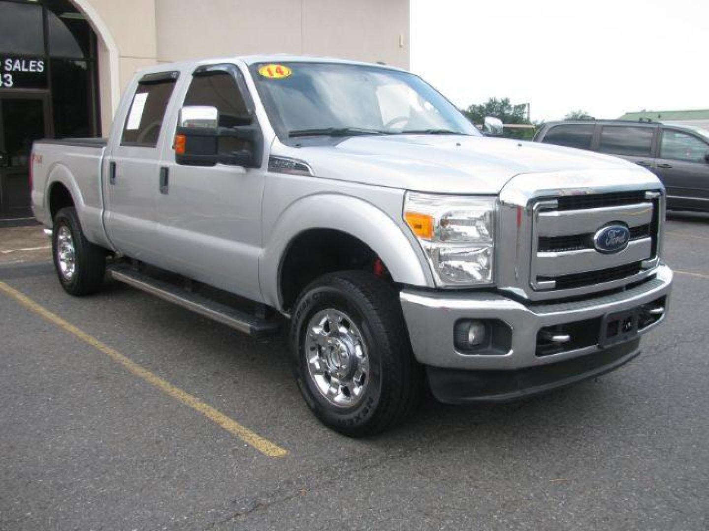 2014 Silver Ford F-250 SD XLT Crew Cab 4WD (1FT7W2B66EE) with an 6.2L V8 OHV 16V engine, 6-Speed Automatic transmission, located at 2443 Albert Pike, Hot Springs, AR, 71913, (501) 623-6255, 34.492222, -93.109993 - Photo#5