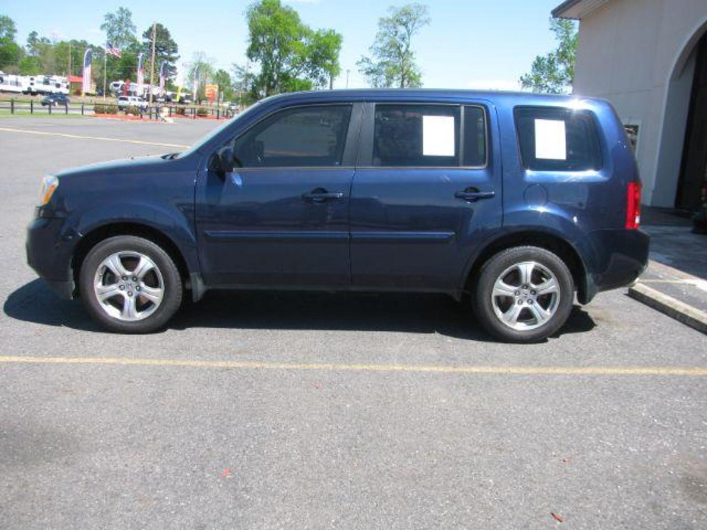2014 Blue Honda Pilot EX-L (5FNYF3H52EB) with an 3.5L V-6 i-VTEC VCM variable valve control engine, located at 2443 Albert Pike, Hot Springs, AR, 71913, (501) 623-6255, 34.492222, -93.109993 - Photo#1