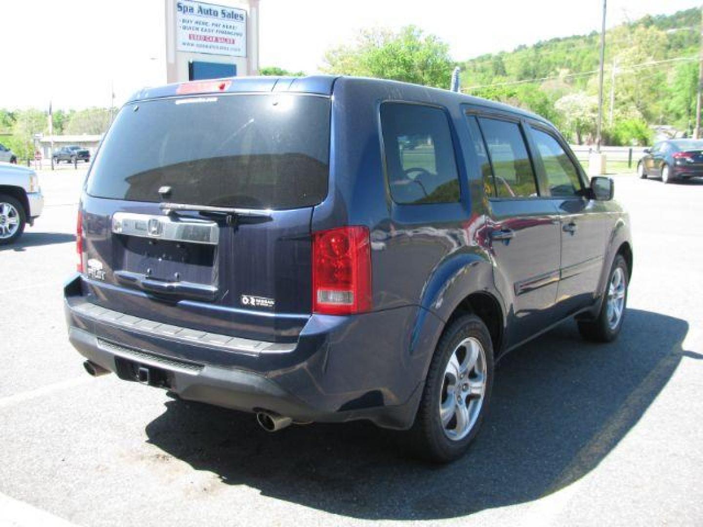 2014 Blue Honda Pilot EX-L (5FNYF3H52EB) with an 3.5L V-6 i-VTEC VCM variable valve control engine, located at 2443 Albert Pike, Hot Springs, AR, 71913, (501) 623-6255, 34.492222, -93.109993 - Photo#3