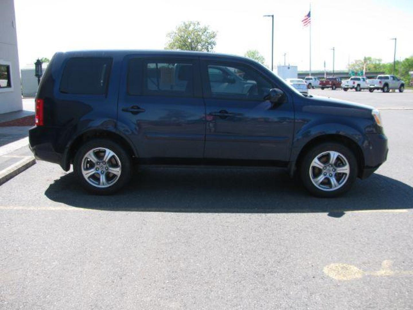 2014 Blue Honda Pilot EX-L (5FNYF3H52EB) with an 3.5L V-6 i-VTEC VCM variable valve control engine, located at 2443 Albert Pike, Hot Springs, AR, 71913, (501) 623-6255, 34.492222, -93.109993 - Photo#4