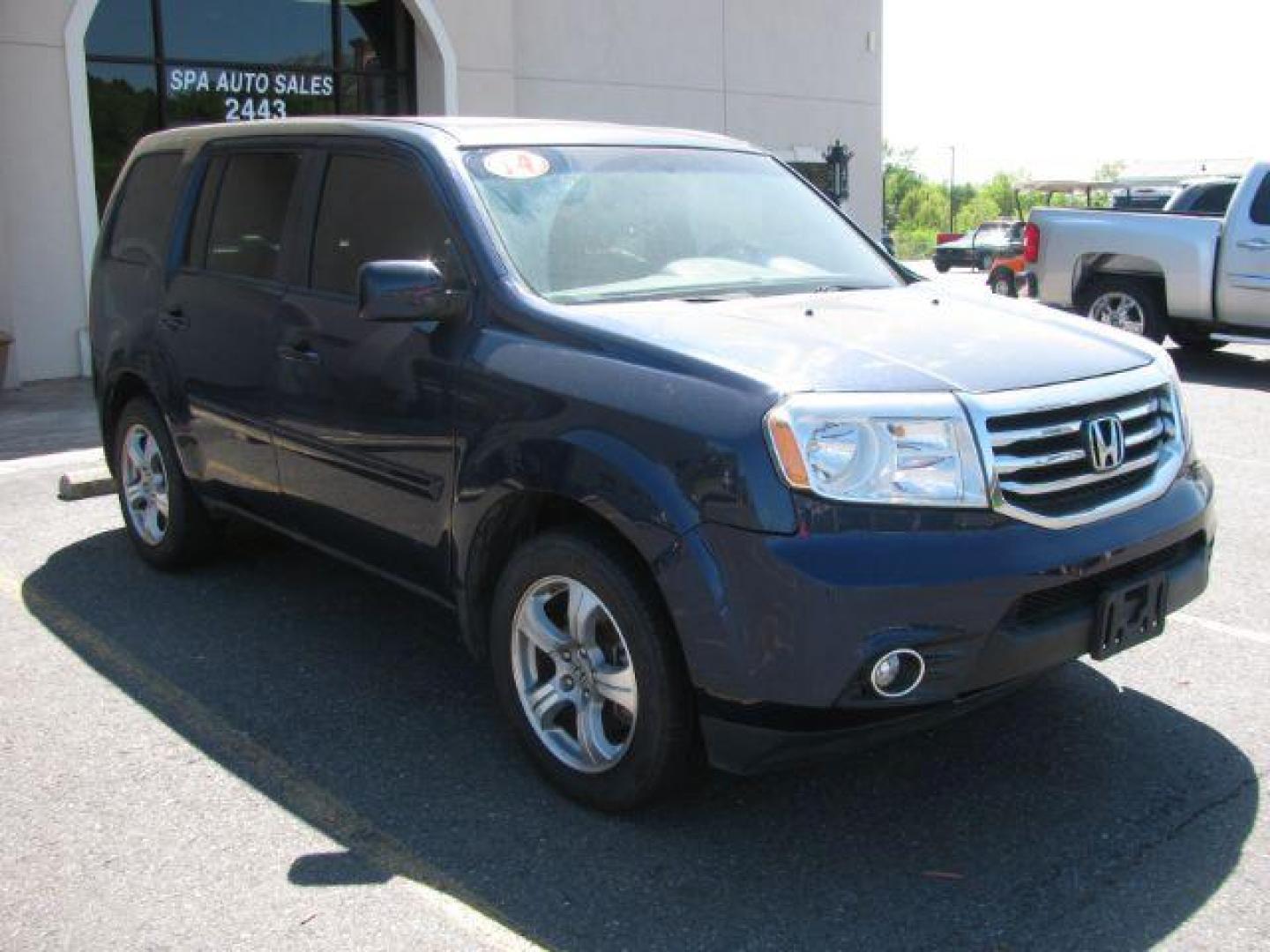 2014 Blue Honda Pilot EX-L (5FNYF3H52EB) with an 3.5L V-6 i-VTEC VCM variable valve control engine, located at 2443 Albert Pike, Hot Springs, AR, 71913, (501) 623-6255, 34.492222, -93.109993 - Photo#5