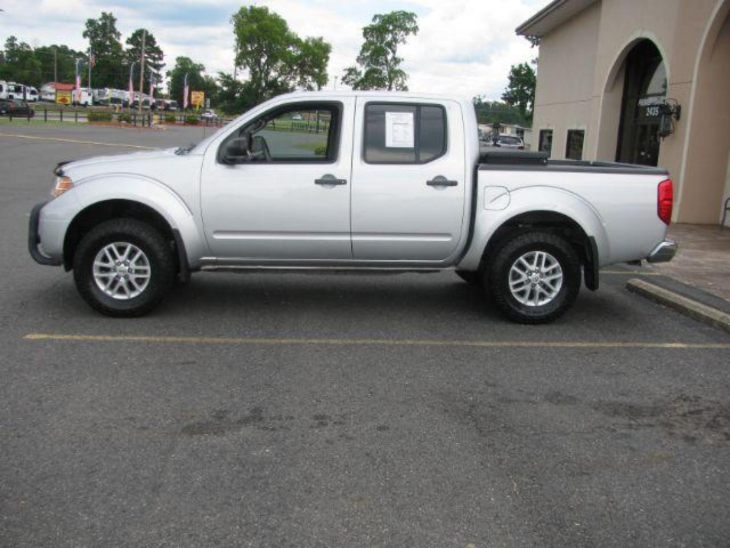2014 Silver Nissan Frontier SV (1N6AD0EV7EN) with an VQ 4L V-6 DOHC engine, Automatic transmission, located at 2443 Albert Pike, Hot Springs, AR, 71913, (501) 623-6255, 34.492222, -93.109993 - Photo#1