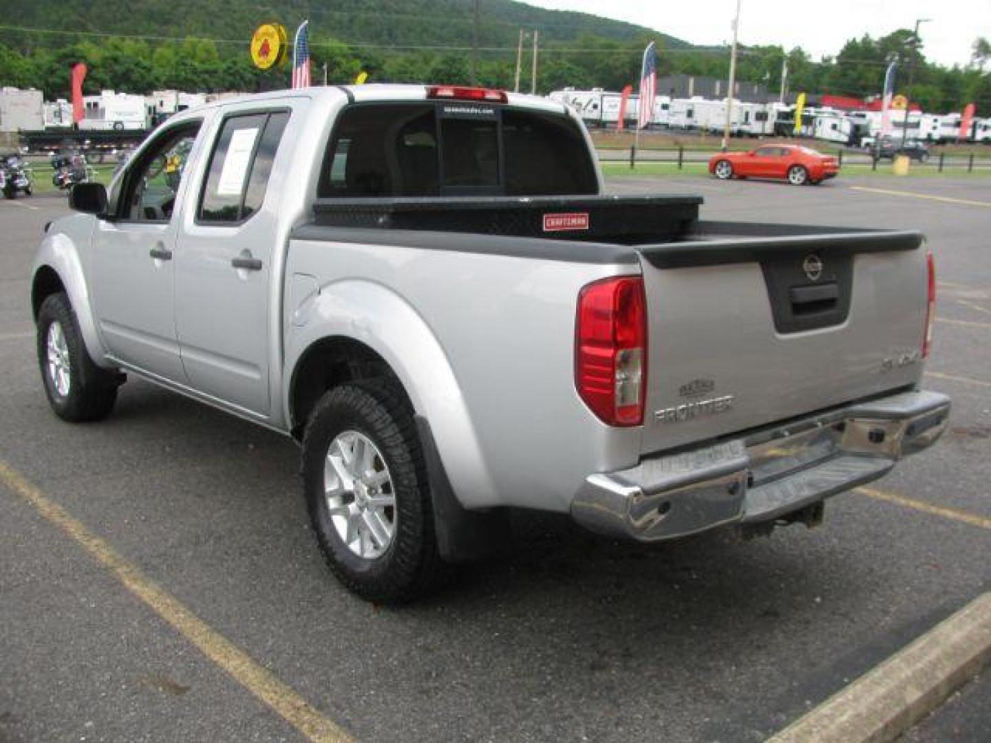 2014 Silver Nissan Frontier SV (1N6AD0EV7EN) with an VQ 4L V-6 DOHC engine, Automatic transmission, located at 2443 Albert Pike, Hot Springs, AR, 71913, (501) 623-6255, 34.492222, -93.109993 - Photo#2