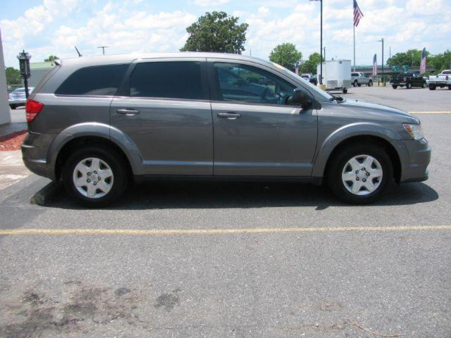 2012 Gray Dodge Journey SE/AVP (3C4PDCAB7CT) with an 2.4L I-4 DOHC engine, Automatic transmission, located at 2443 Albert Pike, Hot Springs, AR, 71913, (501) 623-6255, 34.492222, -93.109993 - Photo#4