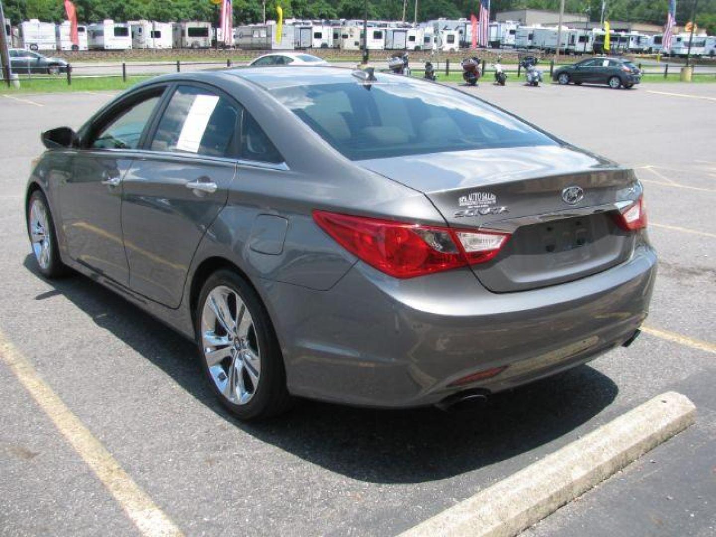 2012 Gray Hyundai Sonata SE 2.0T (5NPEC4AB4CH) with an 2L I-4 gasoline direct injection engine, Automatic transmission, located at 2443 Albert Pike, Hot Springs, AR, 71913, (501) 623-6255, 34.492222, -93.109993 - Photo#2