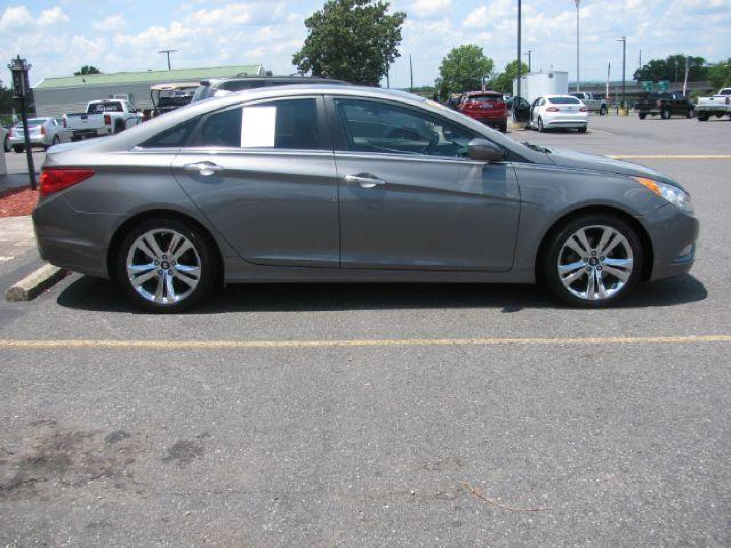 2012 Gray Hyundai Sonata SE 2.0T (5NPEC4AB4CH) with an 2L I-4 gasoline direct injection engine, Automatic transmission, located at 2443 Albert Pike, Hot Springs, AR, 71913, (501) 623-6255, 34.492222, -93.109993 - Photo#4