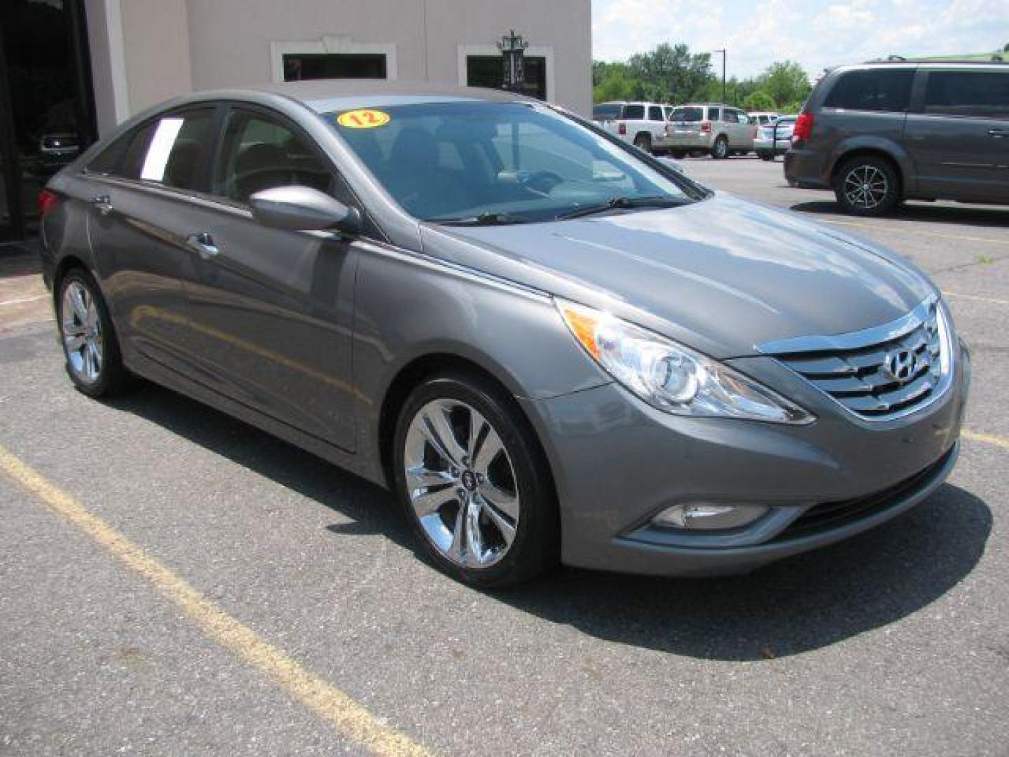 2012 Gray Hyundai Sonata SE 2.0T (5NPEC4AB4CH) with an 2L I-4 gasoline direct injection engine, Automatic transmission, located at 2443 Albert Pike, Hot Springs, AR, 71913, (501) 623-6255, 34.492222, -93.109993 - Photo#5