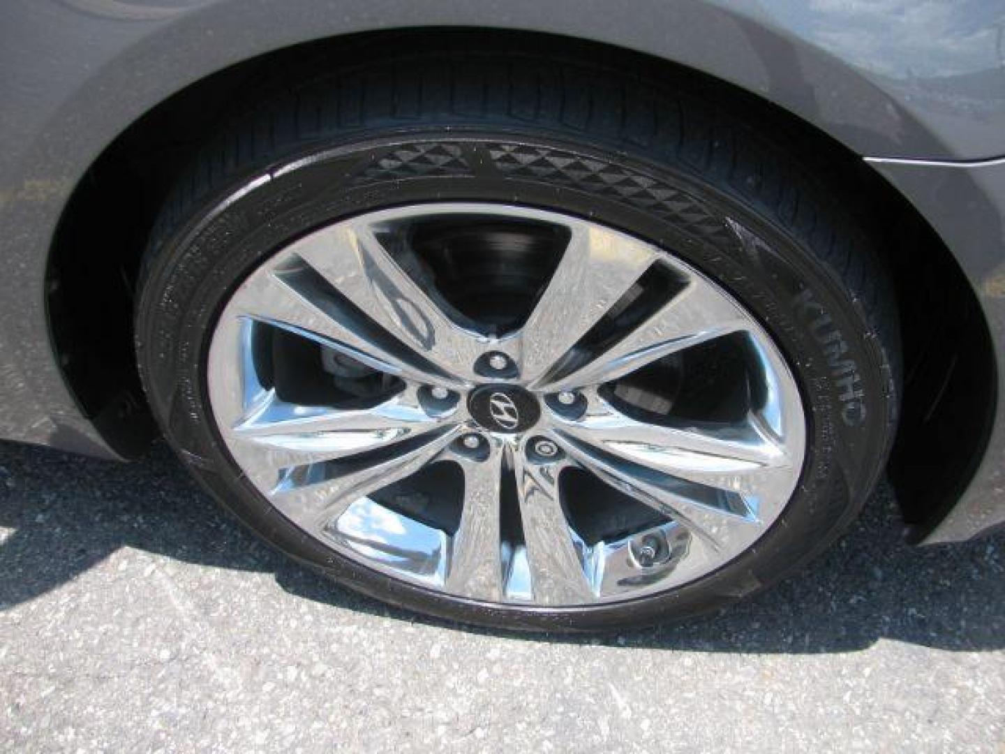 2012 Gray Hyundai Sonata SE 2.0T (5NPEC4AB4CH) with an 2L I-4 gasoline direct injection engine, Automatic transmission, located at 2443 Albert Pike, Hot Springs, AR, 71913, (501) 623-6255, 34.492222, -93.109993 - Photo#6