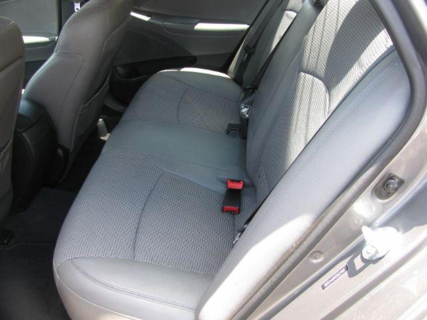 2012 Gray Hyundai Sonata SE 2.0T (5NPEC4AB4CH) with an 2L I-4 gasoline direct injection engine, Automatic transmission, located at 2443 Albert Pike, Hot Springs, AR, 71913, (501) 623-6255, 34.492222, -93.109993 - Photo#7