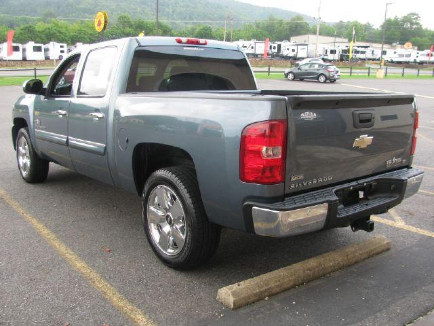 2011 Gray Chevrolet Silverado 1500 LT (3GCPCSE01BG) with an 5.3L engine, Automatic transmission, located at 2443 Albert Pike, Hot Springs, AR, 71913, (501) 623-6255, 34.492222, -93.109993 - Photo#2