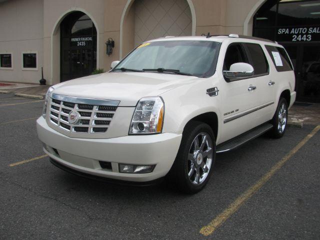 photo of 2013 Cadillac Escalade ESV Luxury