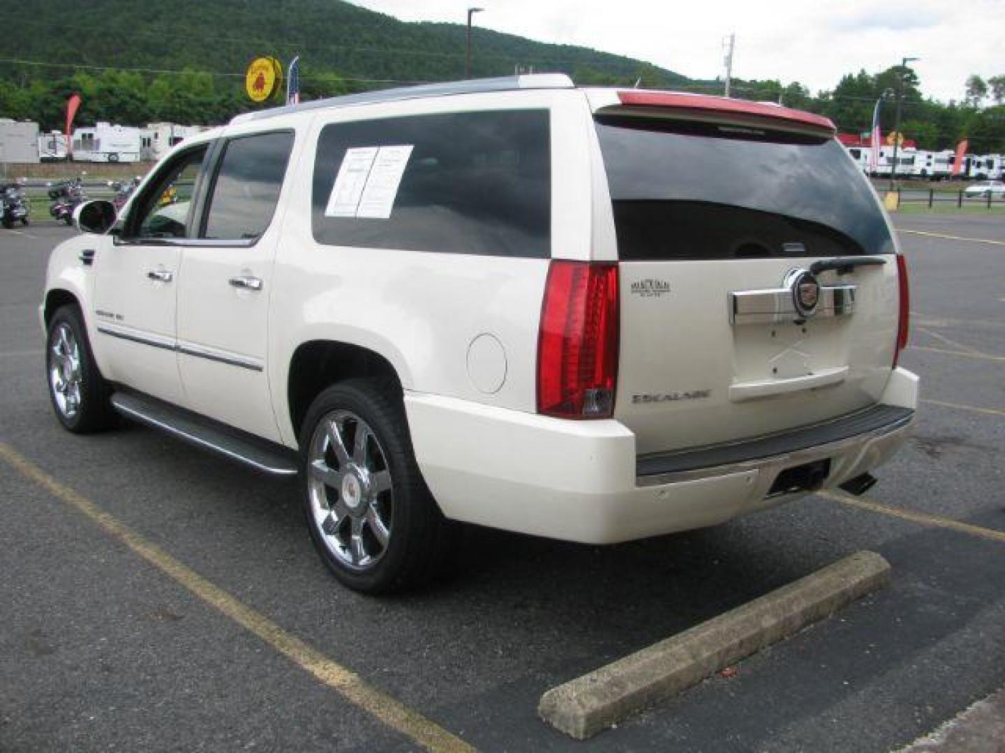 2013 White Cadillac Escalade ESV Luxury (1GYS4HEF4DR) with an Vortec 6.2L V-8 variable valve control engine, located at 2443 Albert Pike, Hot Springs, AR, 71913, (501) 623-6255, 34.492222, -93.109993 - Photo#2