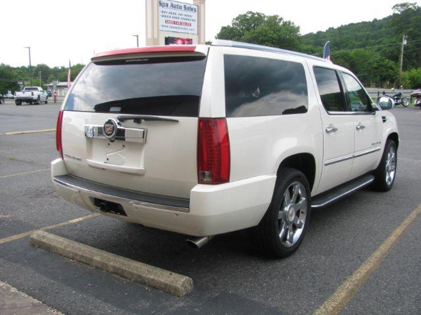 2013 White Cadillac Escalade ESV Luxury (1GYS4HEF4DR) with an Vortec 6.2L V-8 variable valve control engine, located at 2443 Albert Pike, Hot Springs, AR, 71913, (501) 623-6255, 34.492222, -93.109993 - Photo#3