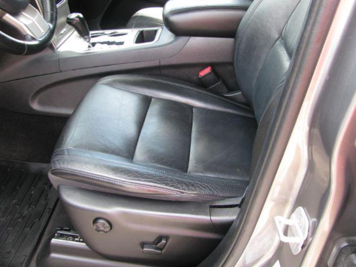 2011 Gray Jeep Grand Cherokee Laredo (1J4RR4GG3BC) with an 3.6L V-6 DOHC engine, Automatic transmission, located at 2443 Albert Pike, Hot Springs, AR, 71913, (501) 623-6255, 34.492222, -93.109993 - Photo#8